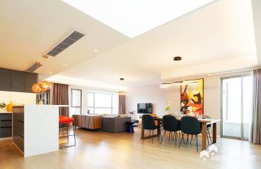 280sqm 4brs with heating in 8 Park Avenue